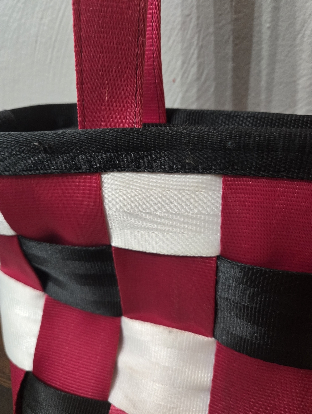 Harveys Seatbelt Bag•Limited Edition 2000s Circa Pink Black White Woven Text Bag - Picture 5 of 16